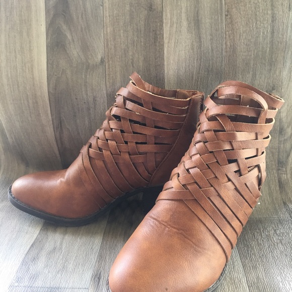 Rue21 size 7/8 medium shoe - Picture 3 of 7